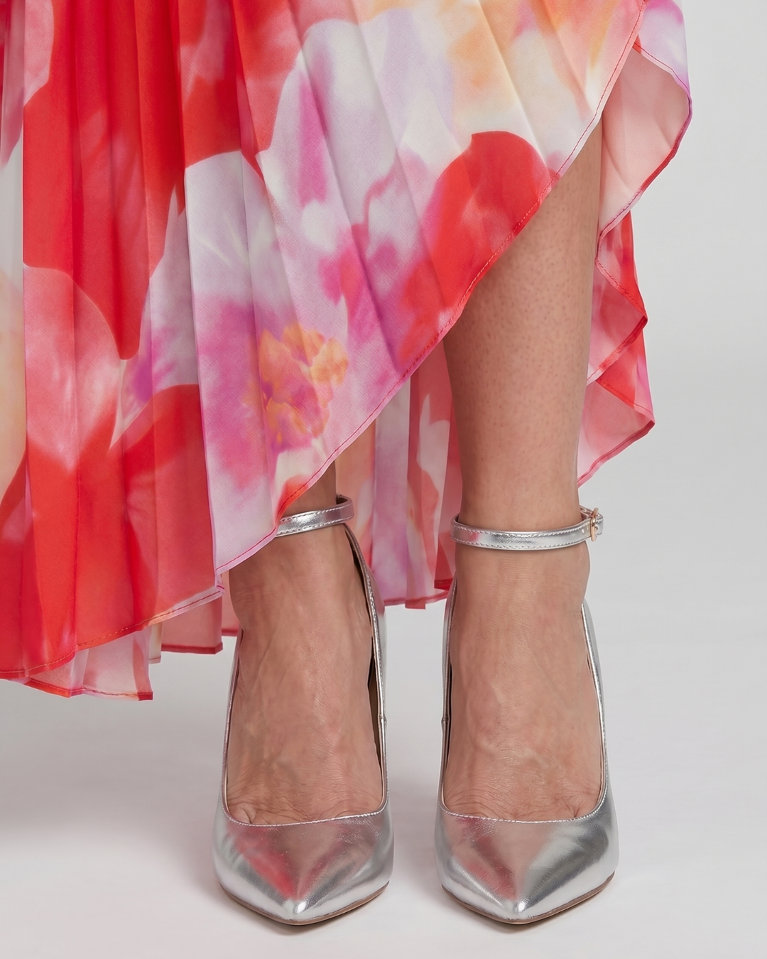 NORIA | Zapatos de salón metalizados de punta afilada con tira al tobillo