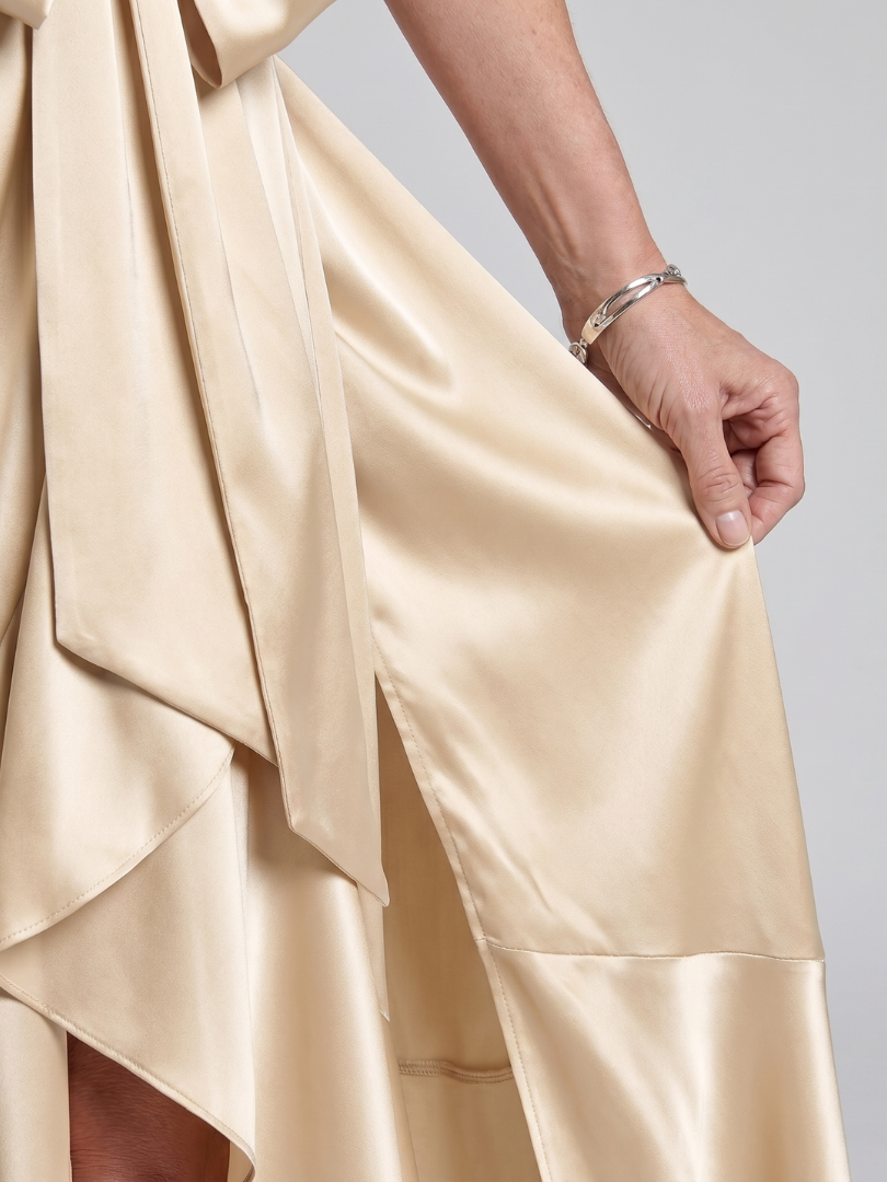 NORIA | Vestido de largo medio asimétrico con escote al cuello