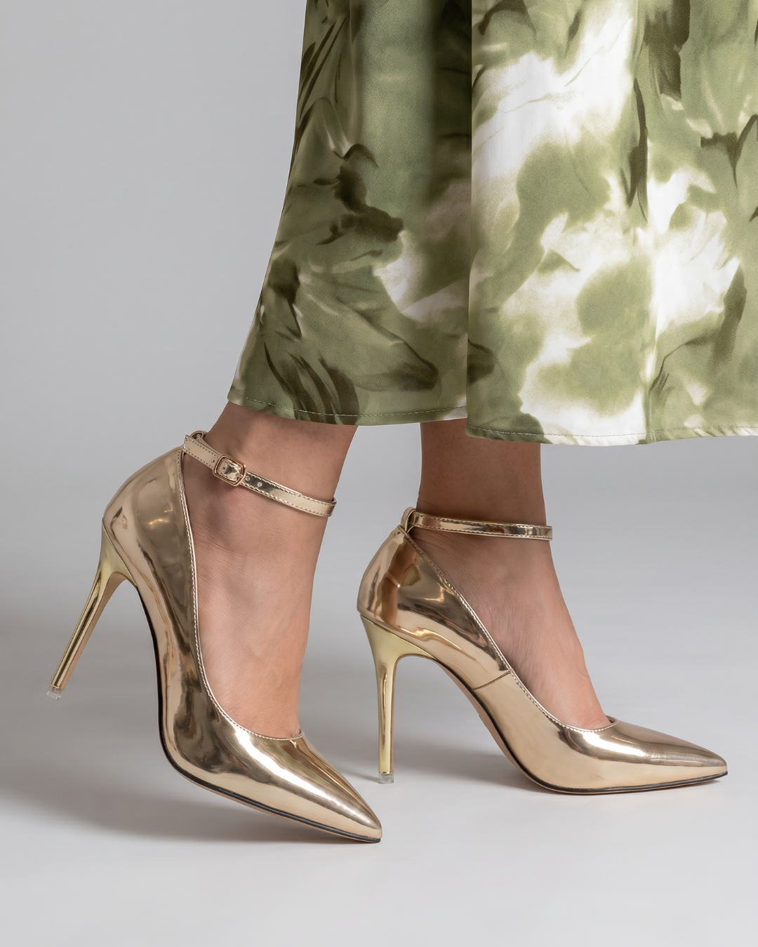 NORIA | Zapatos de salón metalizados de punta afilada con tira al tobillo