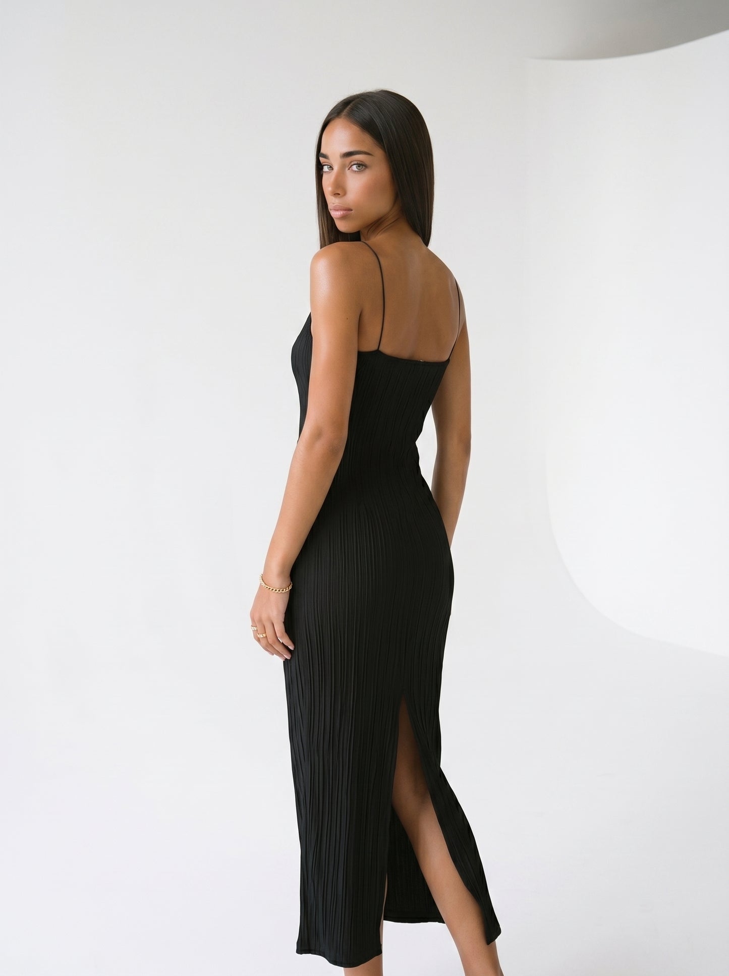 ÉLIANE – Robe midi plissée à fines bretelles