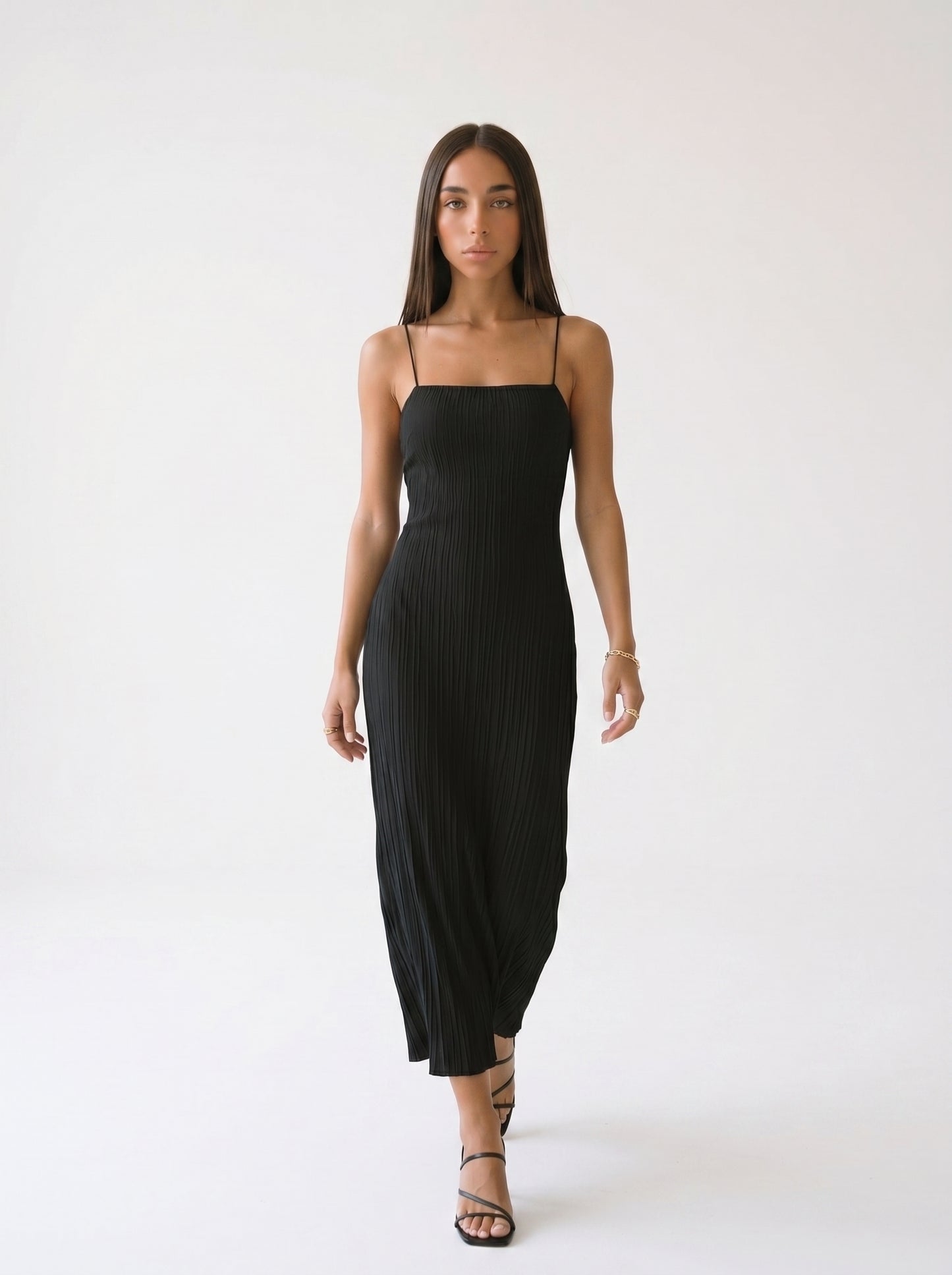ÉLIANE – Robe midi plissée à fines bretelles